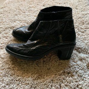 Adorable High Quality Black Leather Rieker Ankle Boots - Size EUR 38
